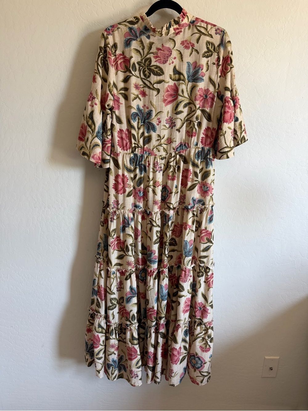 Tuckernuck Floral Tiered Midi Dress in Cream with Pink & Blue Bloom L - Picture 4 of 4